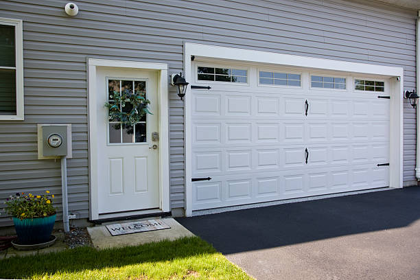 24/7 Emergency Garage Door Panel Replacement experts in Mullins, SC